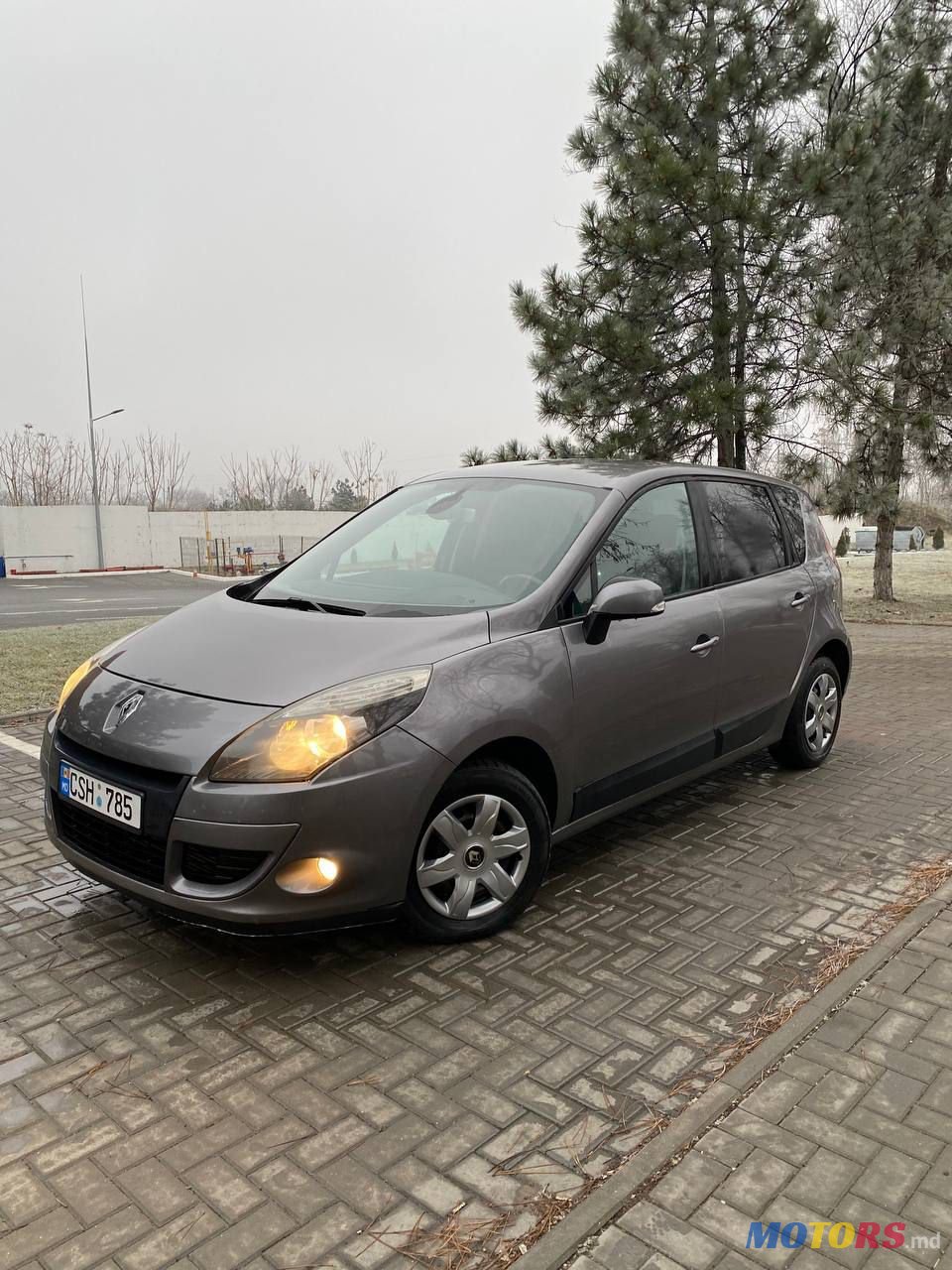 2010' Renault Scenic photo #3