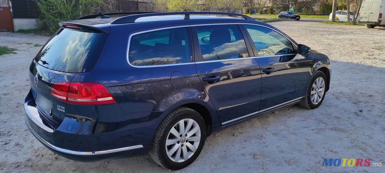 2011' Volkswagen Passat photo #4