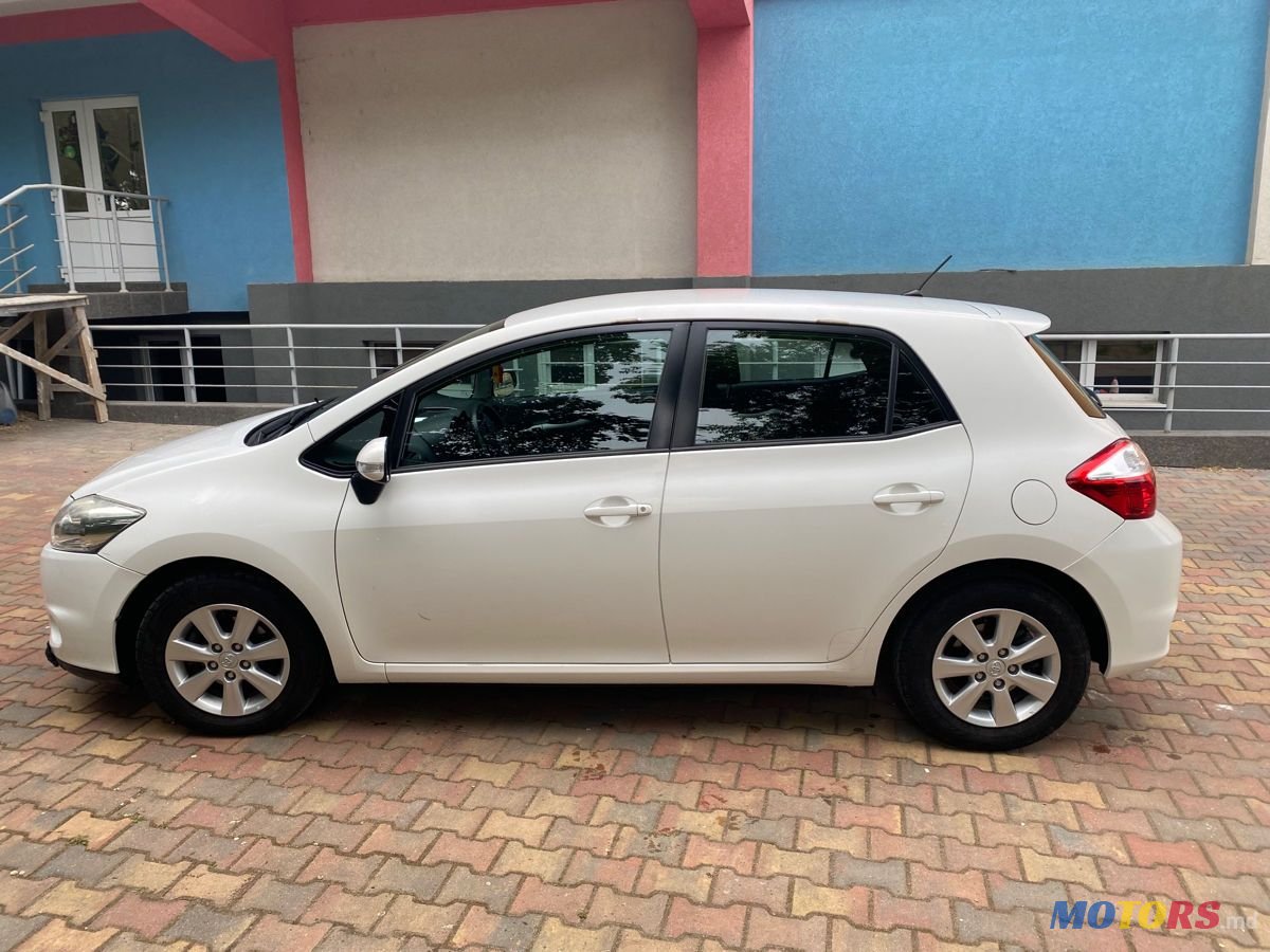 2012' Toyota Auris photo #4