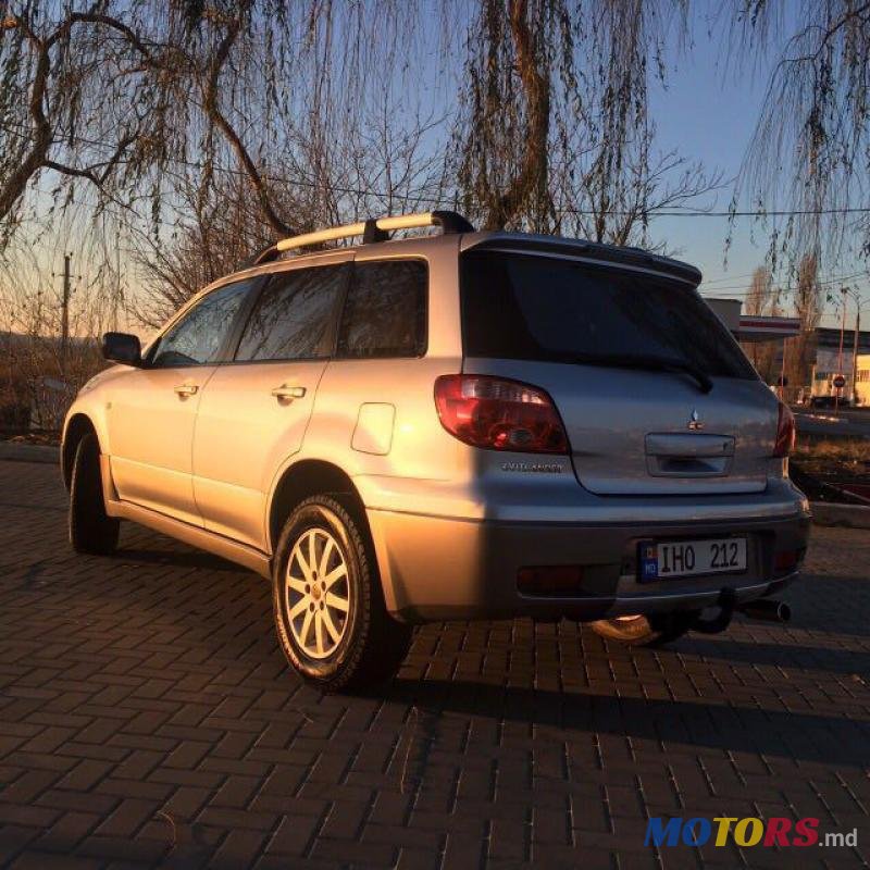 2006' Mitsubishi Outlander photo #2