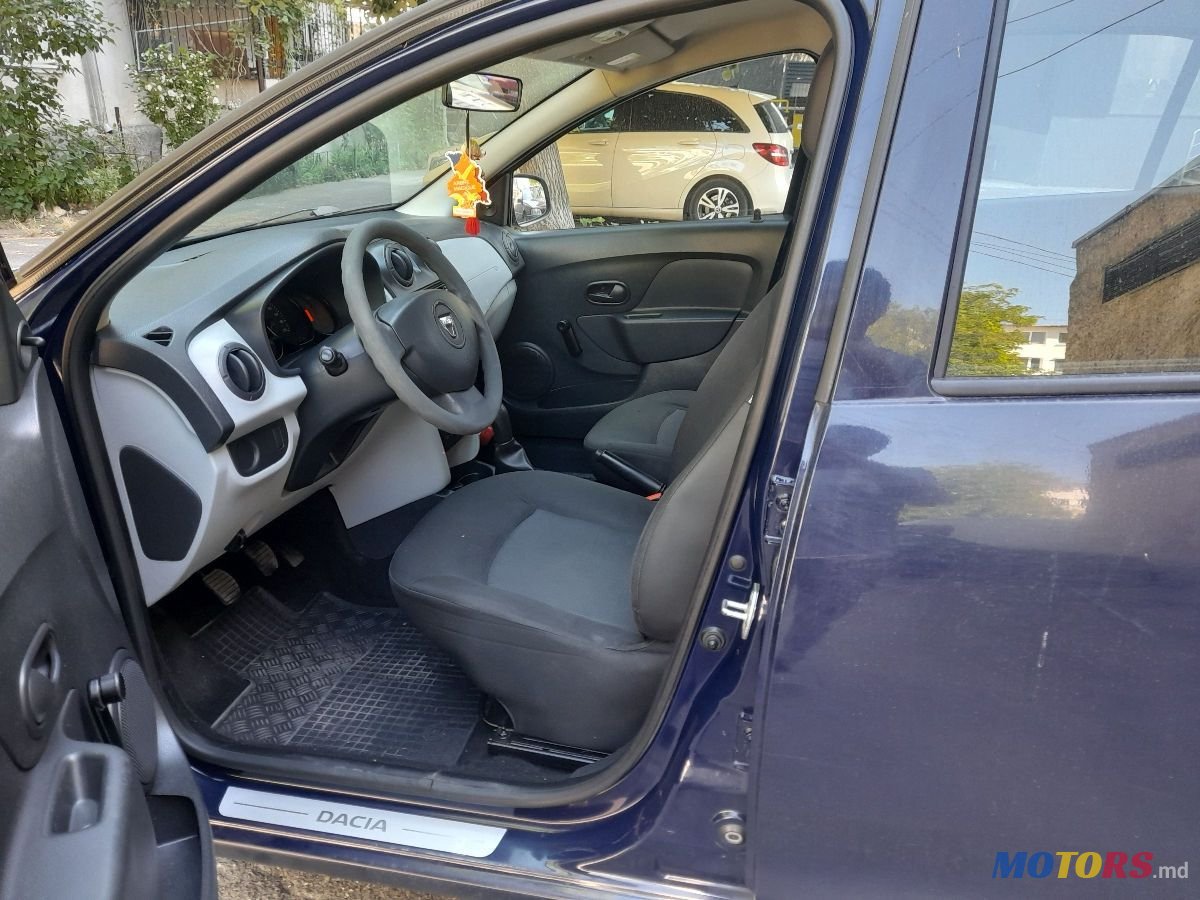 2013' Dacia Logan photo #6