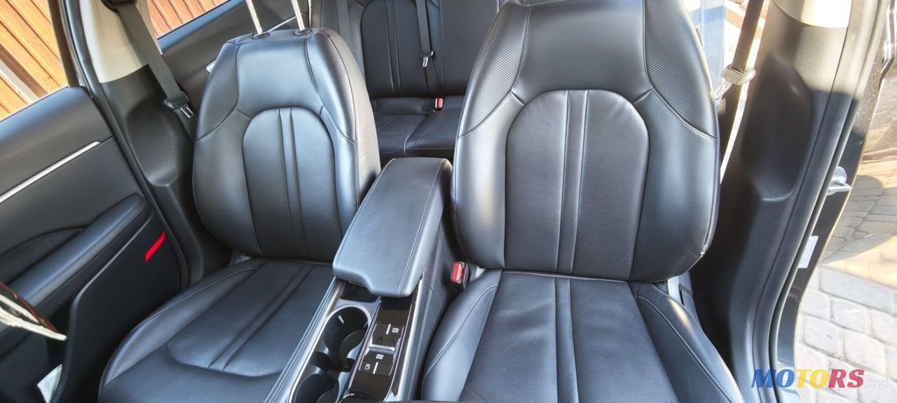 2020' Hyundai Sonata photo #2