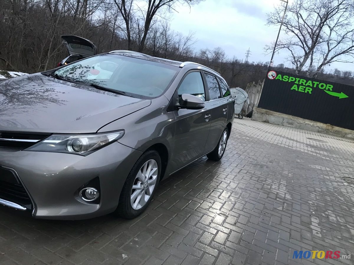 2015' Toyota Auris photo #1