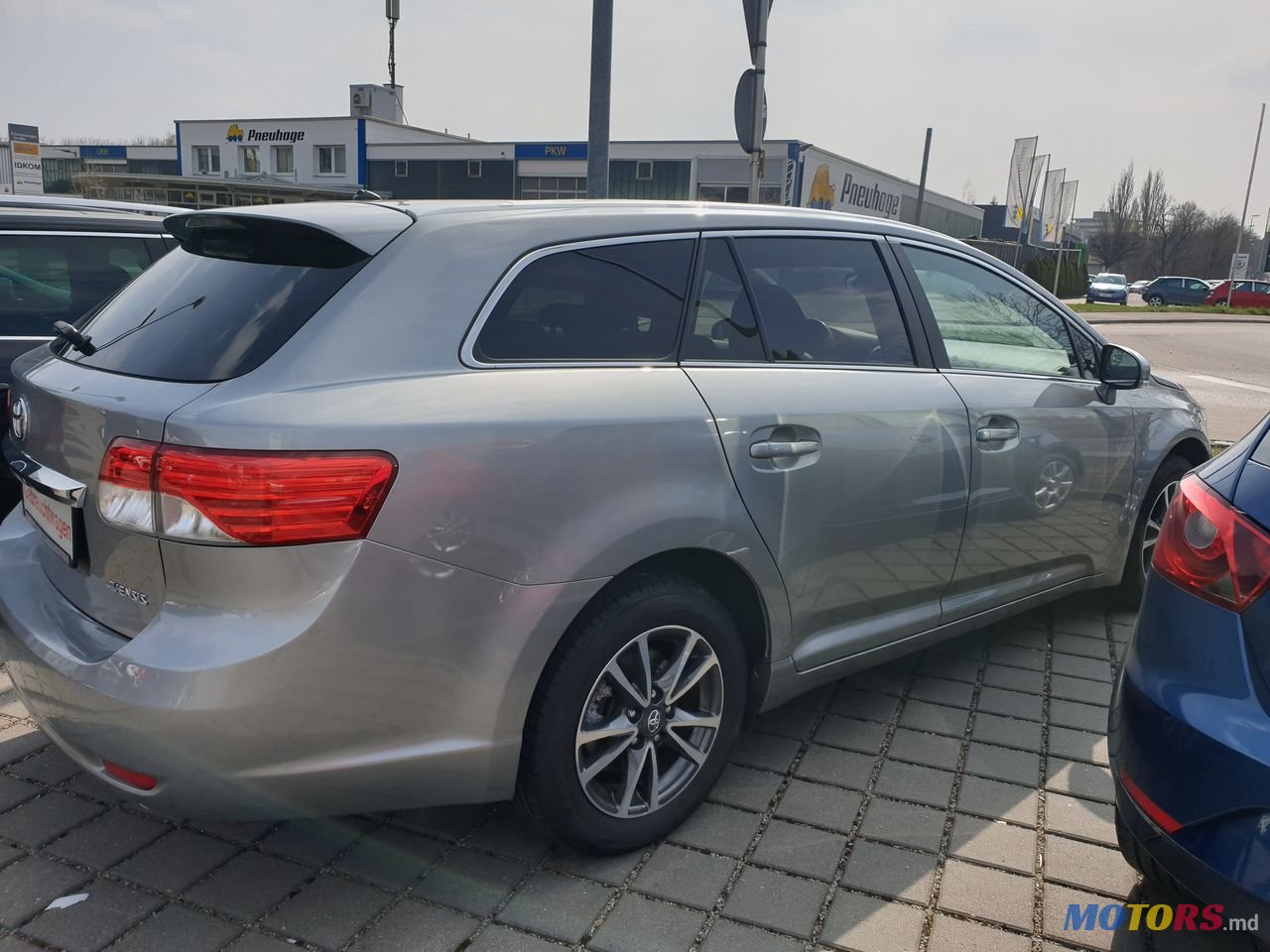 2014' Toyota Avensis photo #2