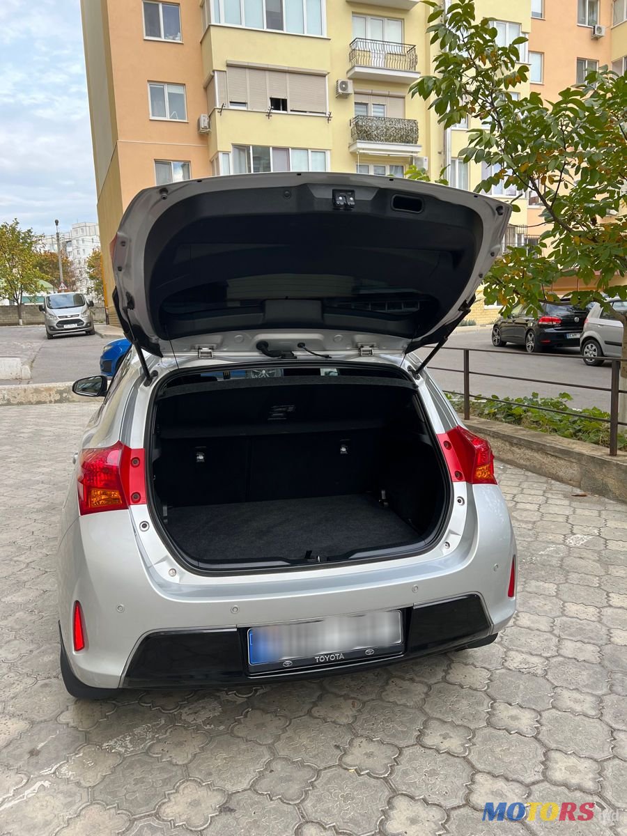 2013' Toyota Auris photo #3