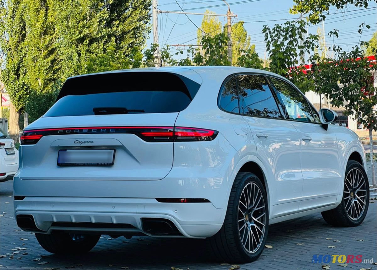 2019' Porsche Cayenne photo #2