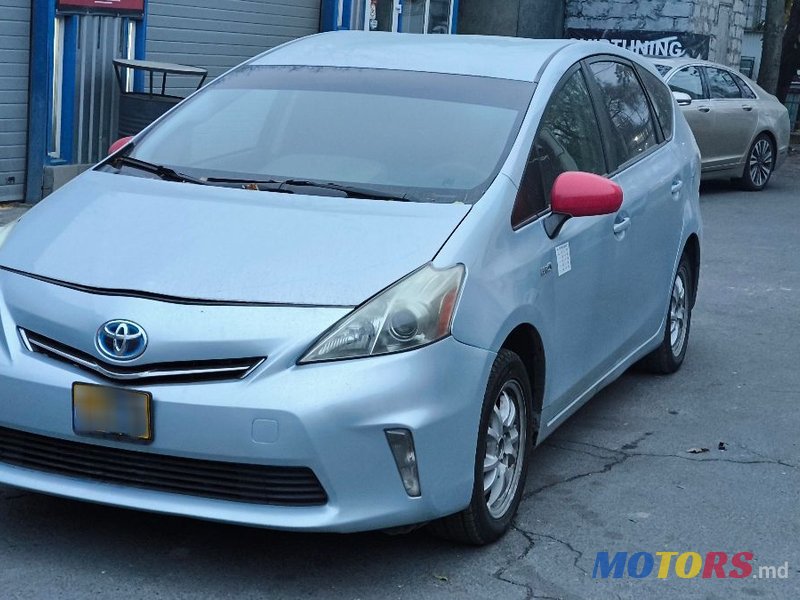 2012' Toyota Prius v photo #1