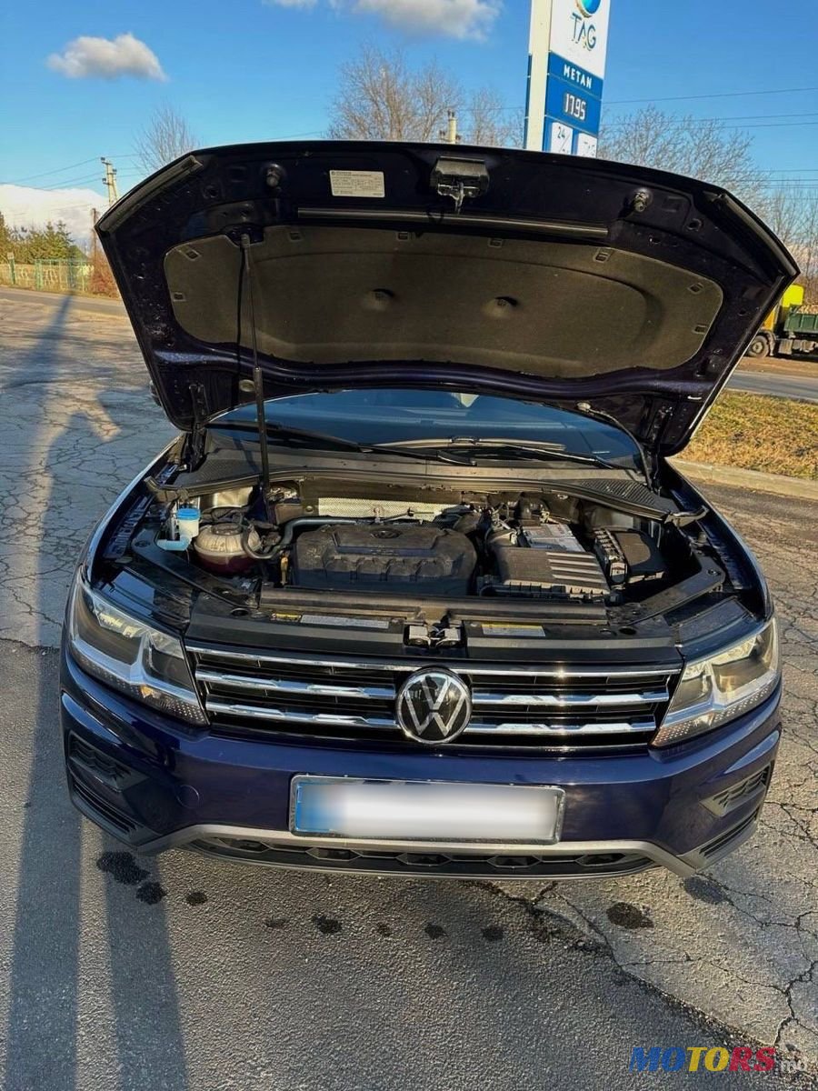 2021' Volkswagen Tiguan photo #4