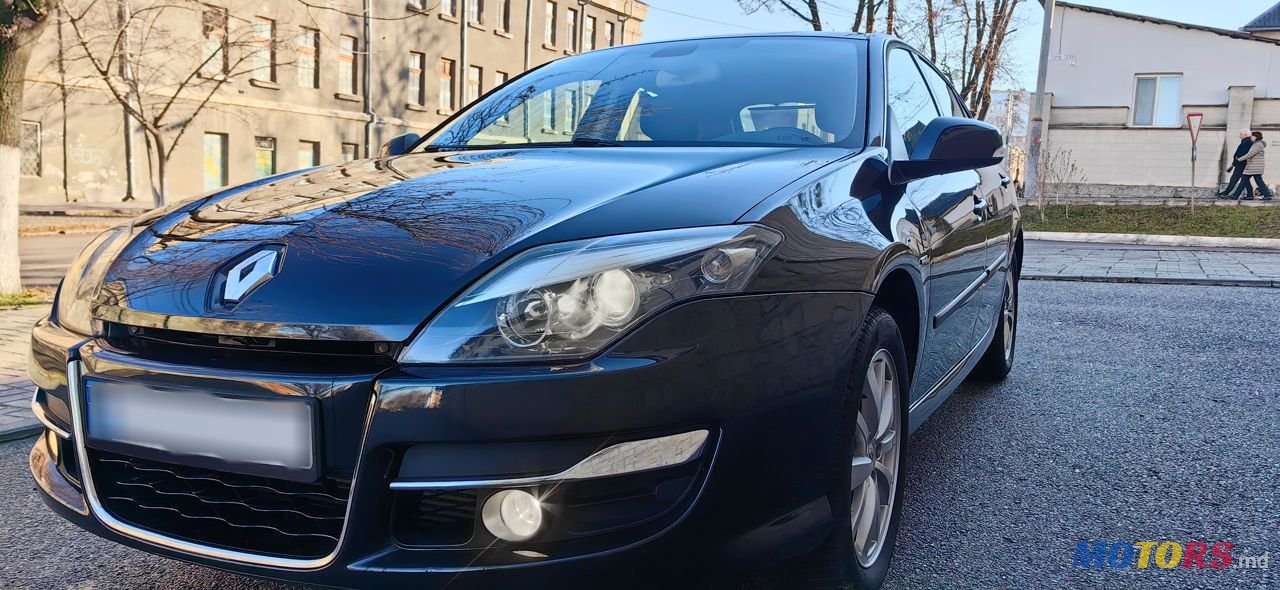 2011' Renault Laguna photo #5