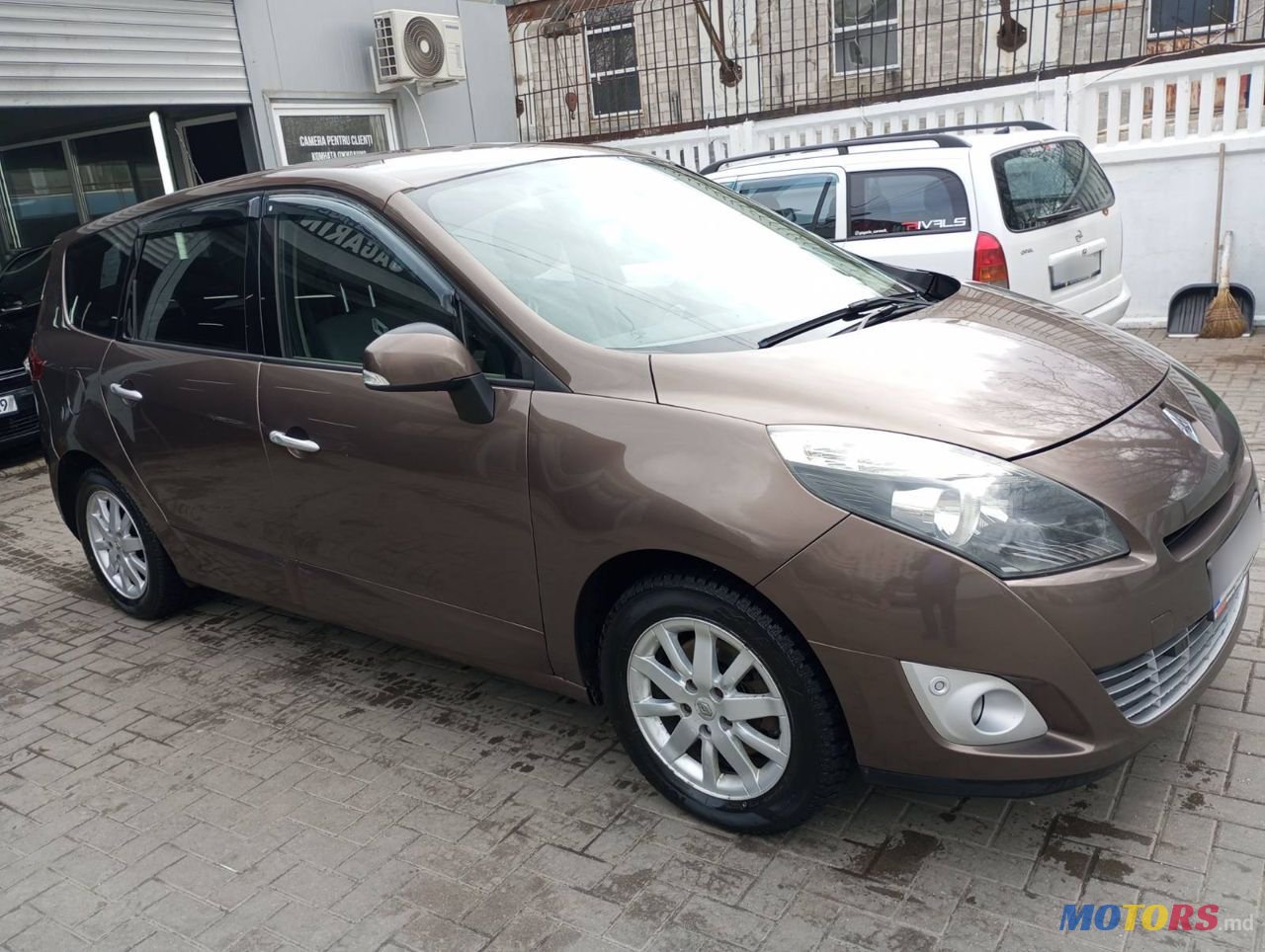 2009' Renault Grand Scenic photo #2