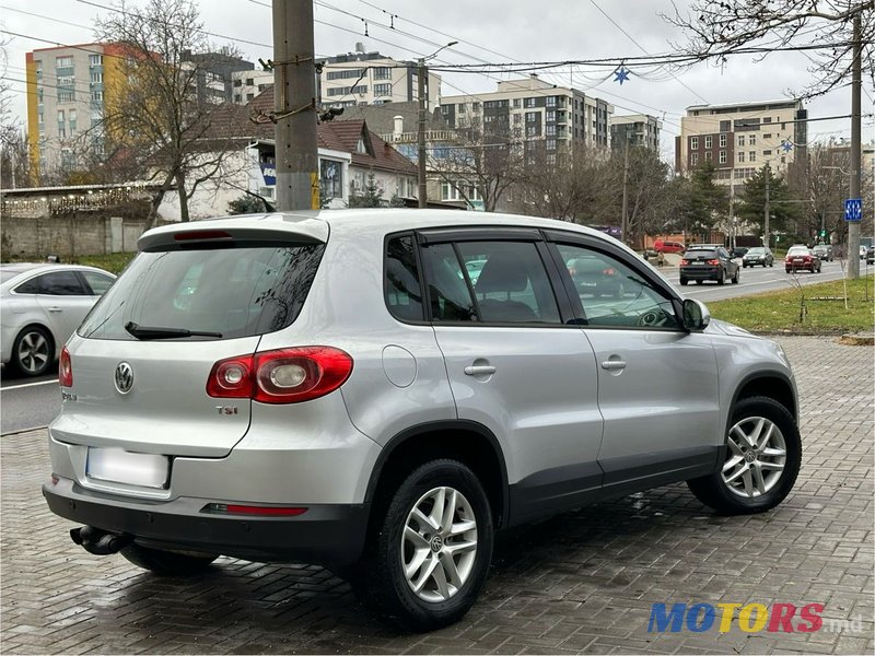 2009' Volkswagen Tiguan photo #4