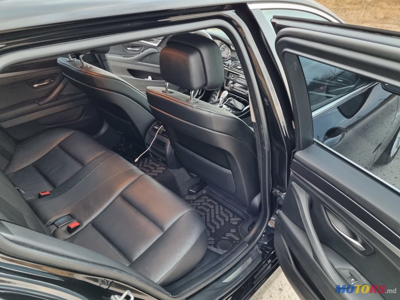 2012' BMW 5 Series photo #5