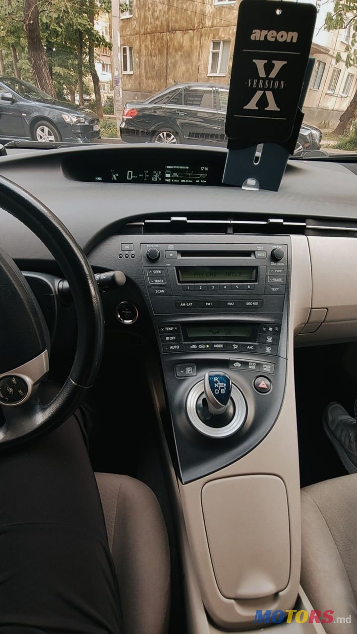 2010' Toyota Prius photo #4