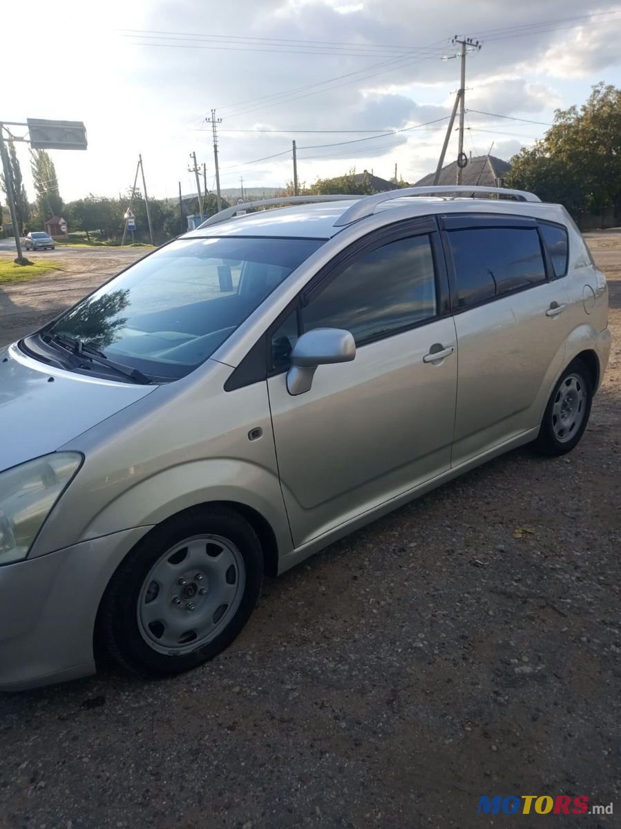 2005' Toyota Verso photo #2