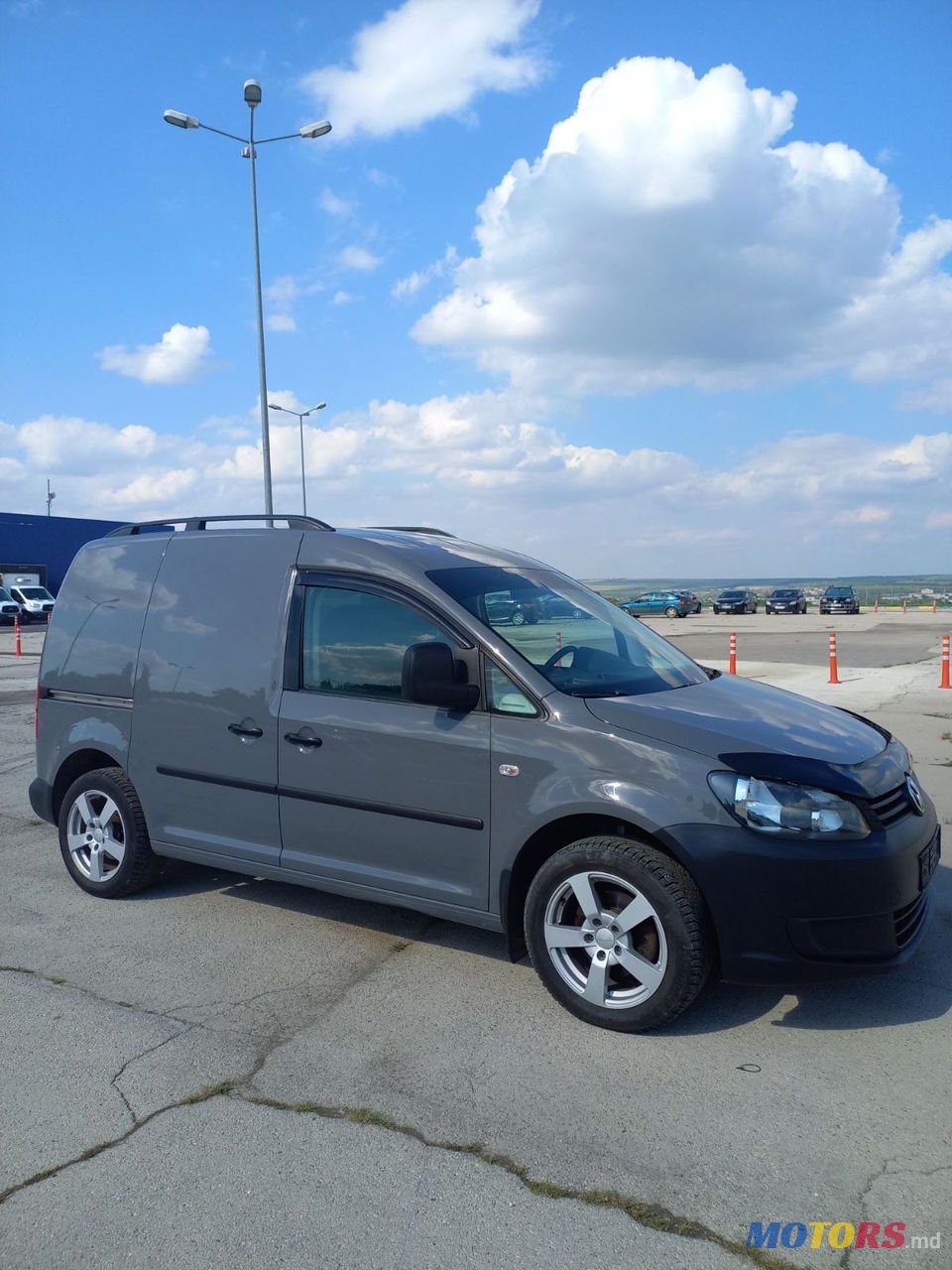 2015' Volkswagen Caddy photo #2