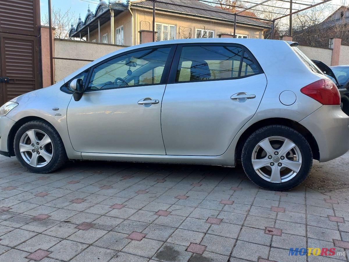 2007' Toyota Auris photo #2