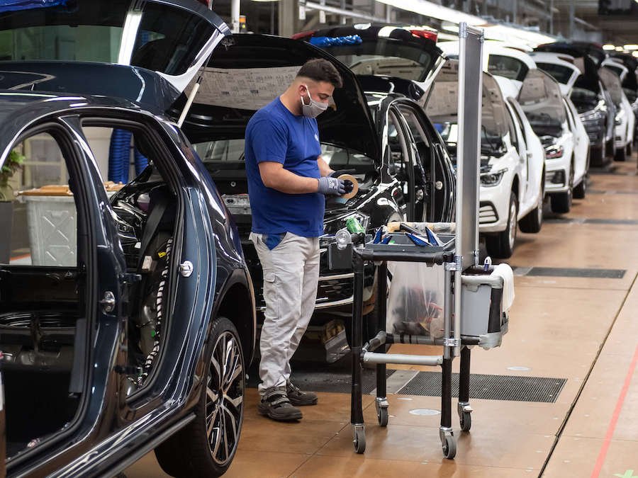 Volkswagen ar putea să-și mute producția din Europa de Est din cauza crizei de gaze