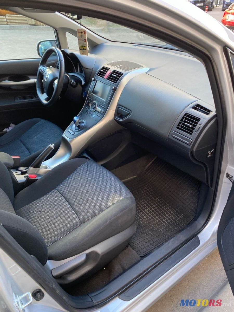 2010' Toyota Auris photo #3