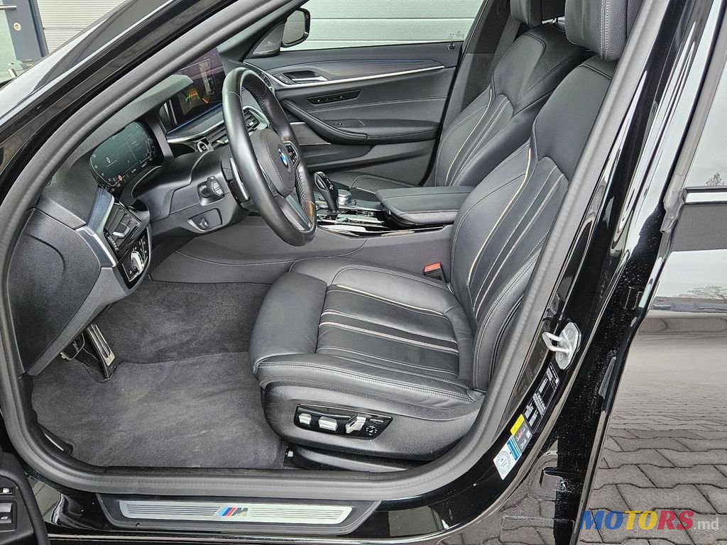 2020' BMW 5 Series photo #5