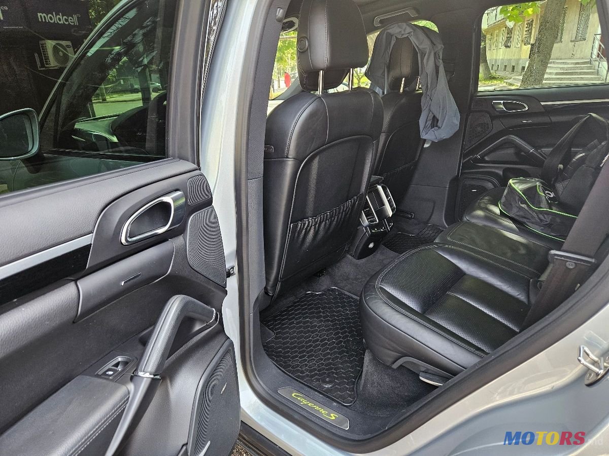 2017' Porsche Cayenne photo #3