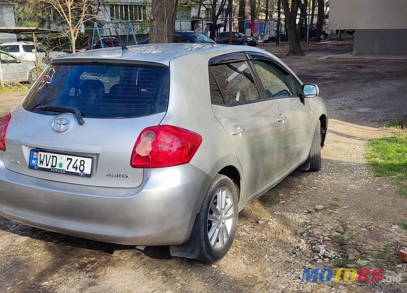 2009' Toyota Auris photo #3