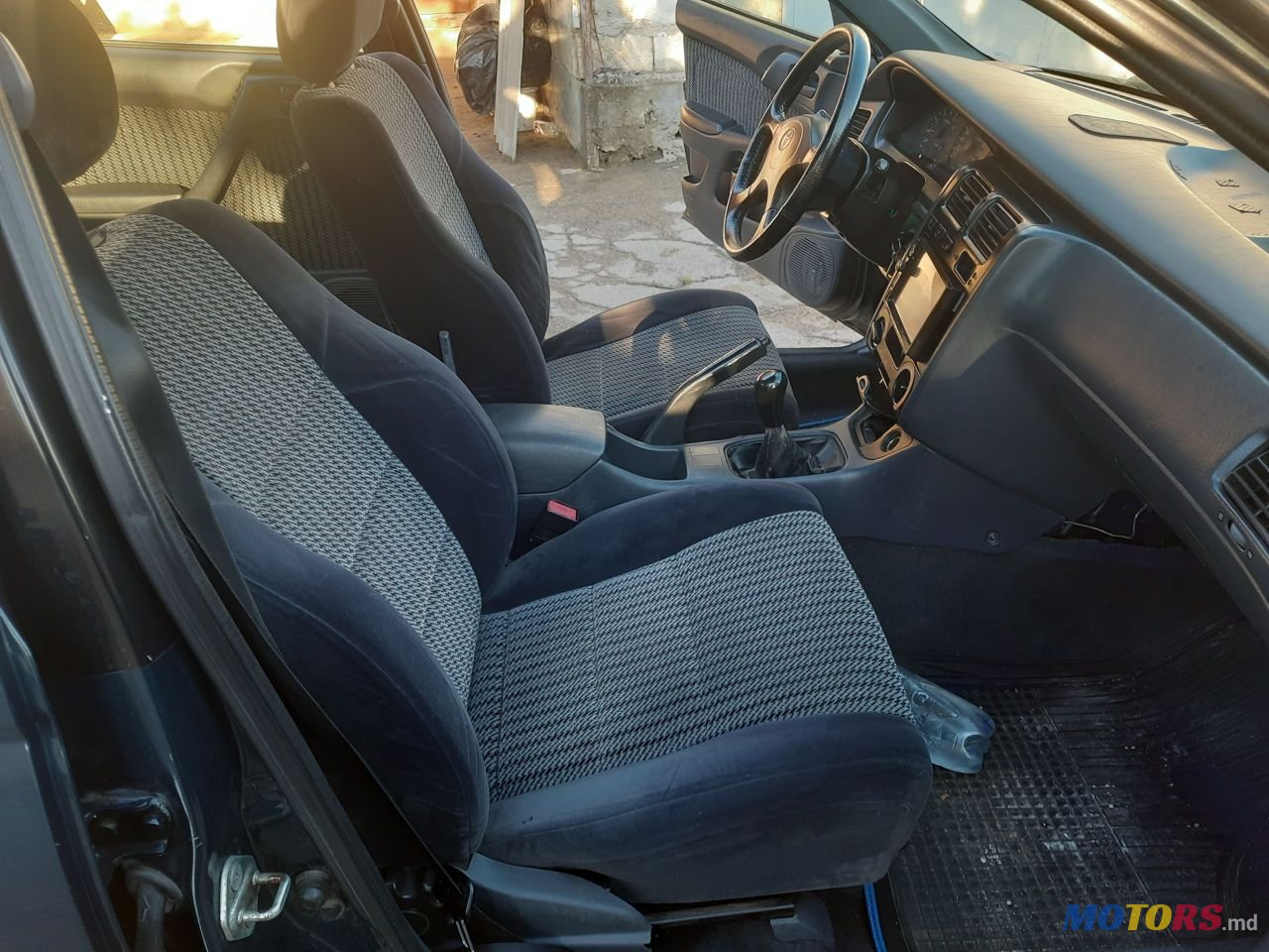 1995' Toyota Carina photo #6