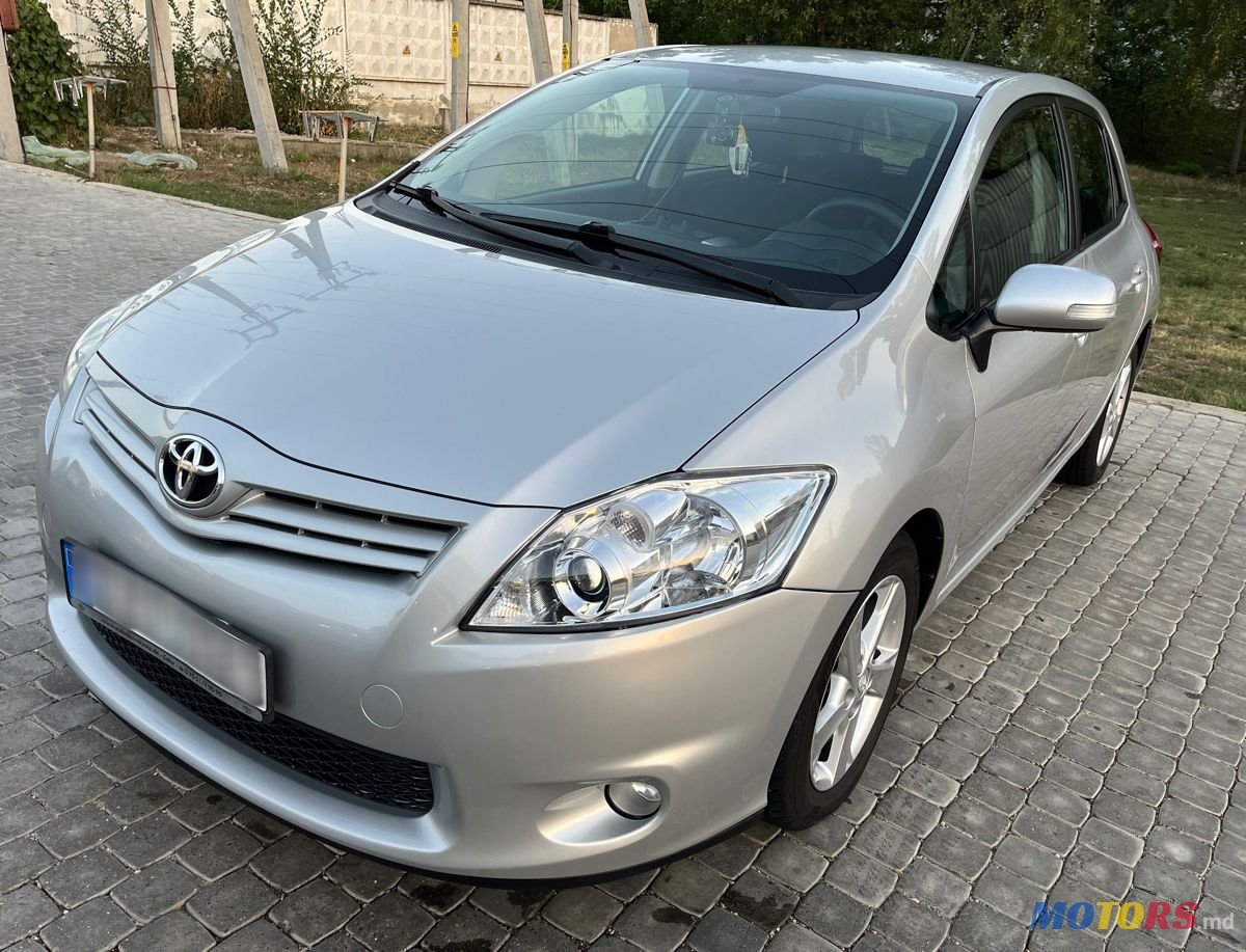 2011' Toyota Auris photo #1
