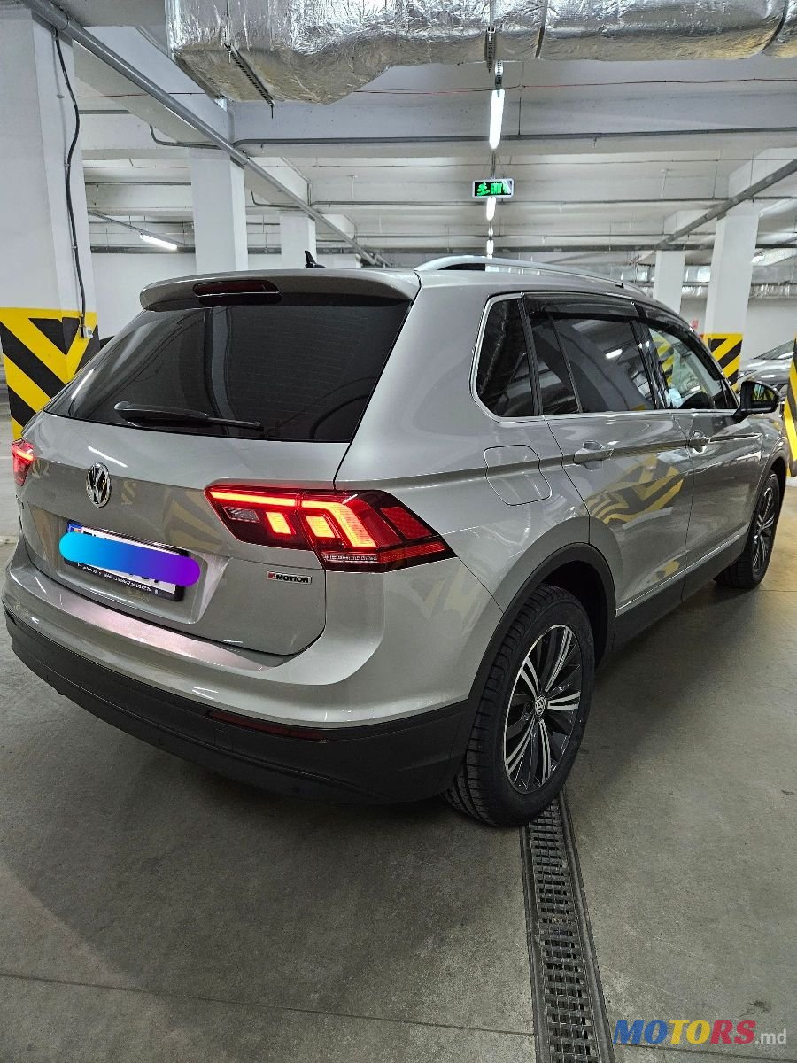 2018' Volkswagen Tiguan photo #3
