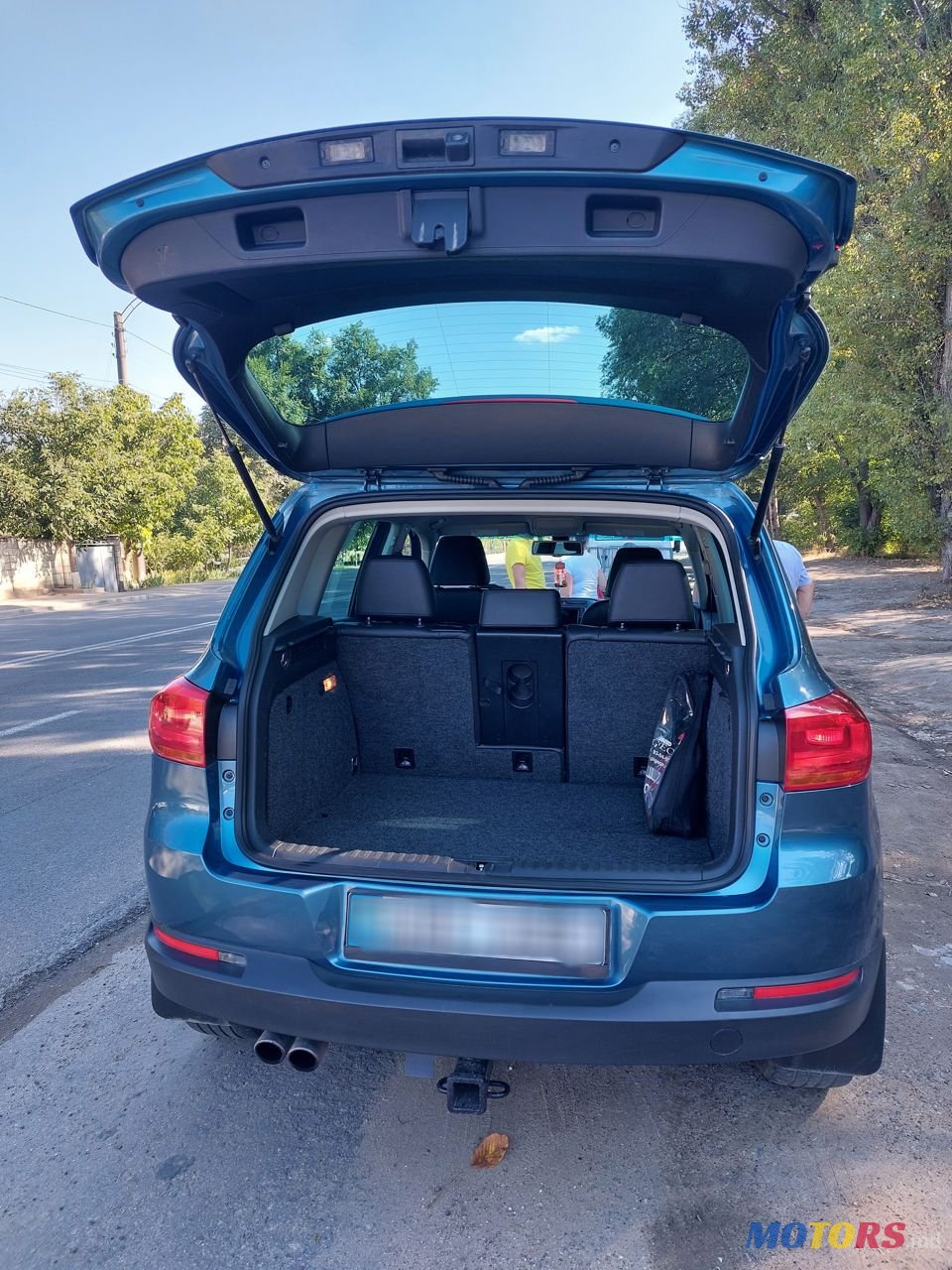 2017' Volkswagen Tiguan photo #2