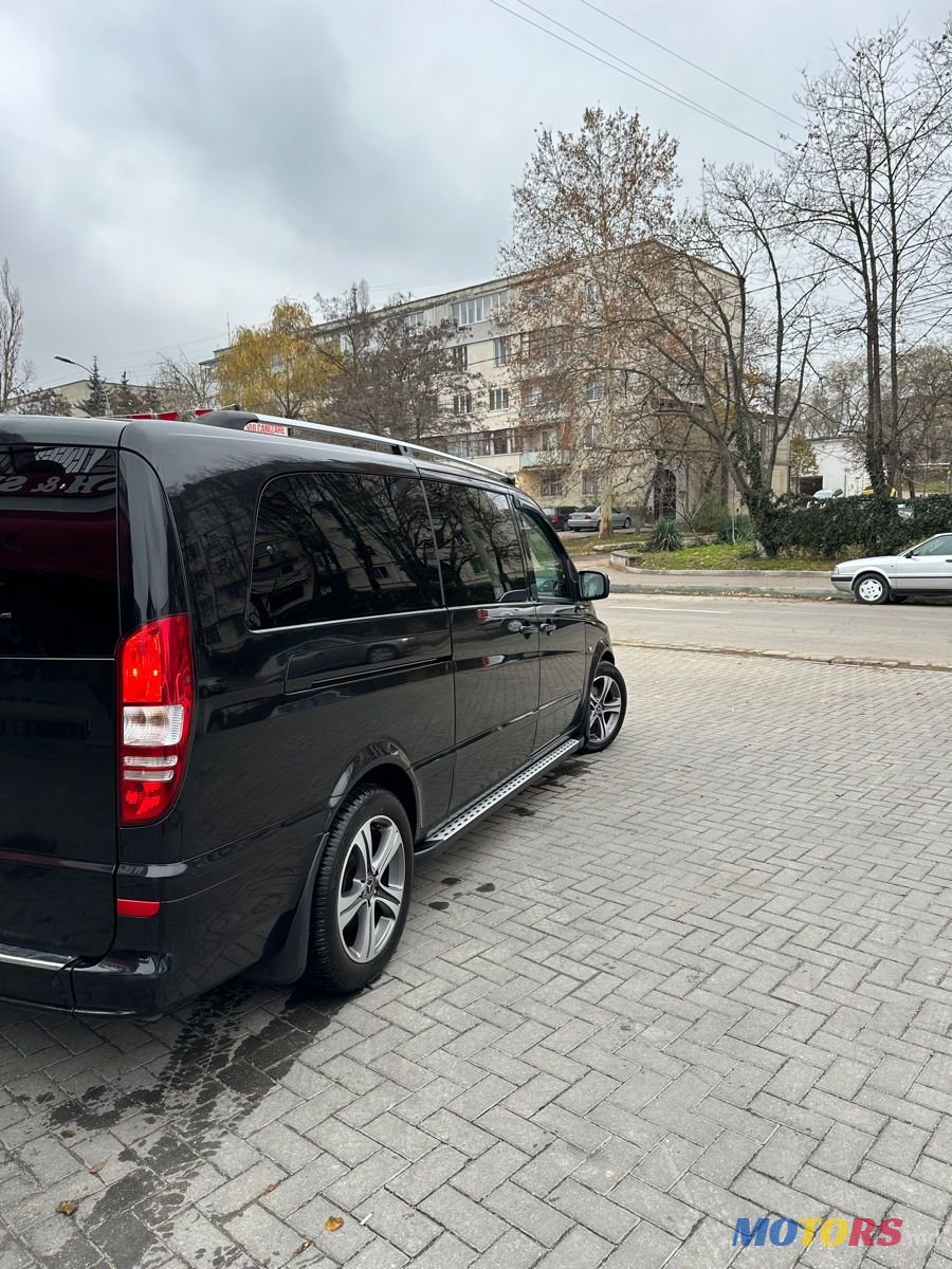 2011' Mercedes-Benz Viano photo #3