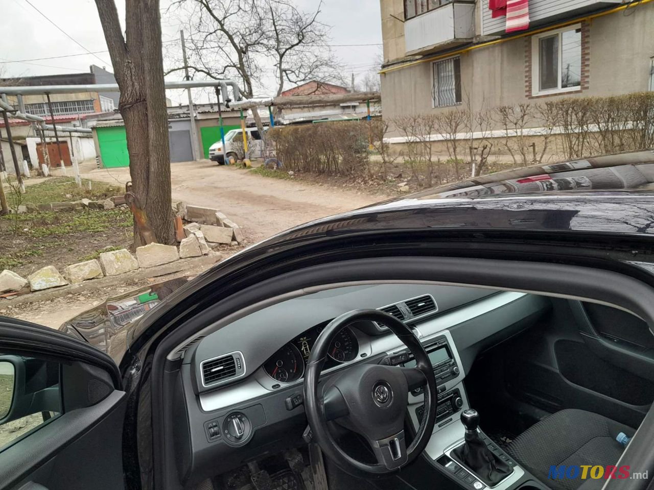 2010' Volkswagen Passat photo #4