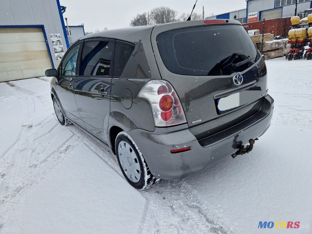 2005' Toyota Corolla Verso photo #4