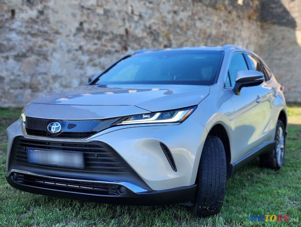 2022' Toyota Venza photo #2