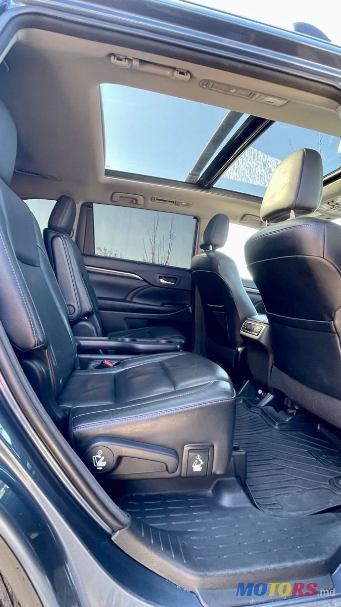 2016' Toyota Highlander photo #4