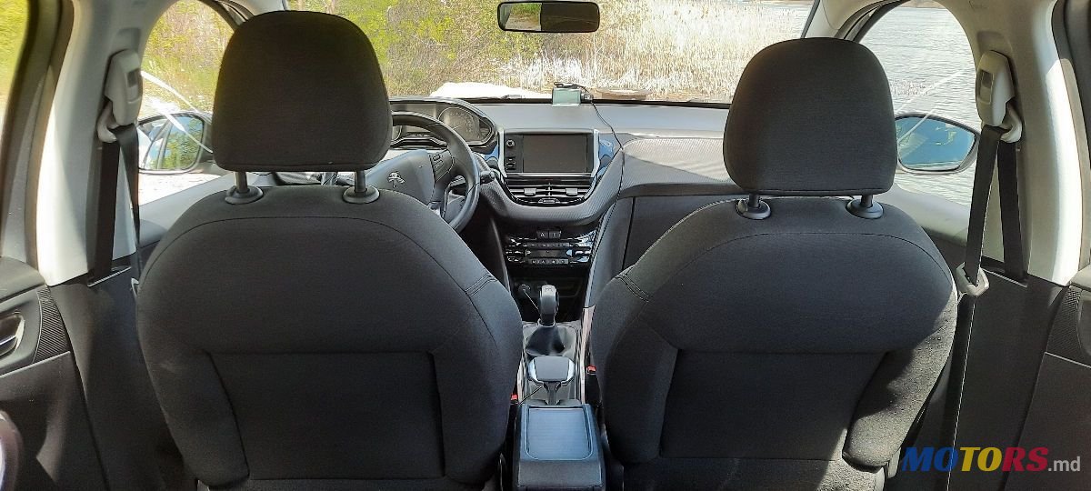 2015' Peugeot 2008 photo #6