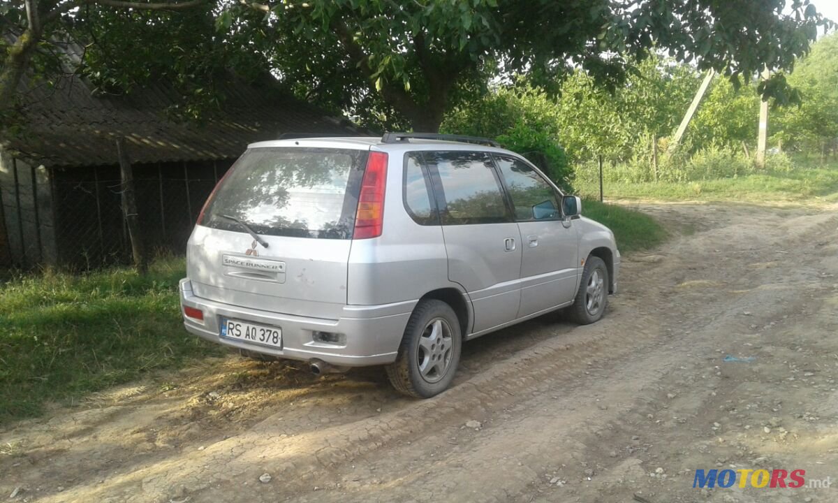 2000' Mitsubishi Space Runner туризм photo #1