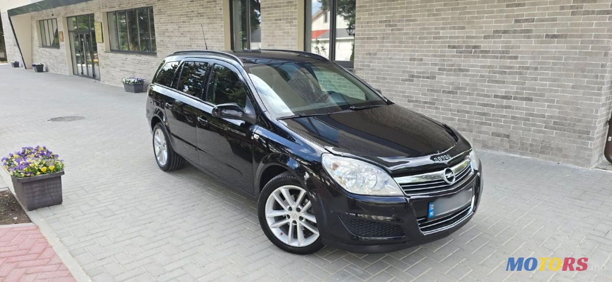 2008' Opel Astra photo #1