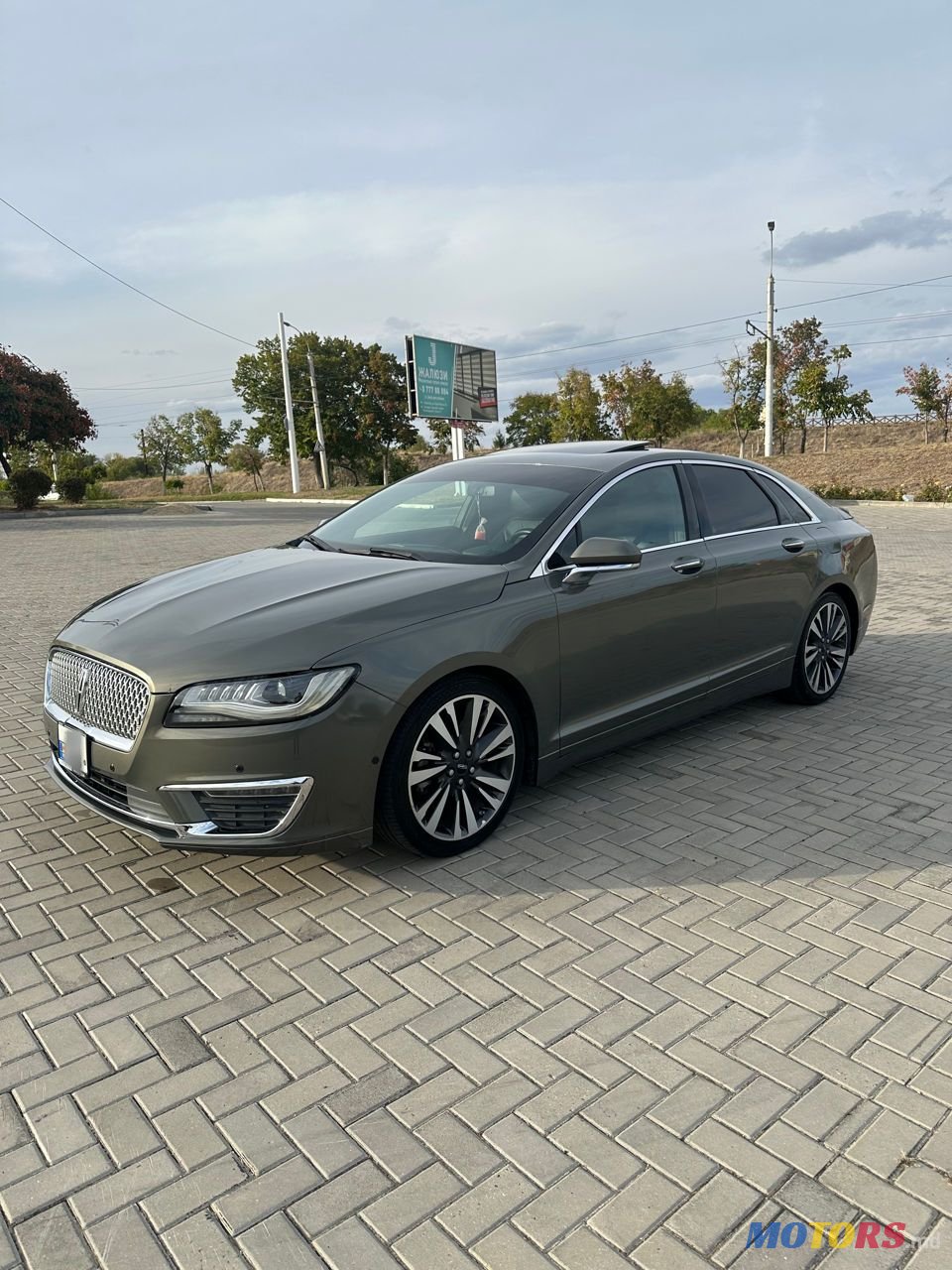 2017' Lincoln MKZ photo #6