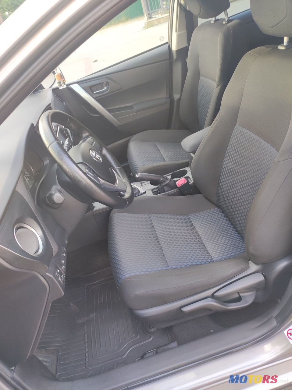 2015' Toyota Auris photo #3