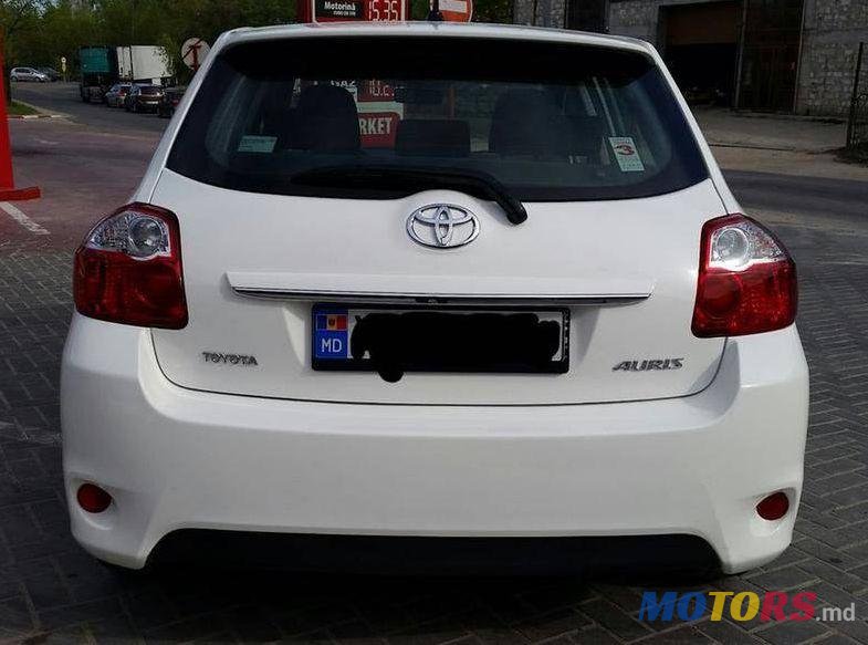 2012' Toyota Auris photo #1