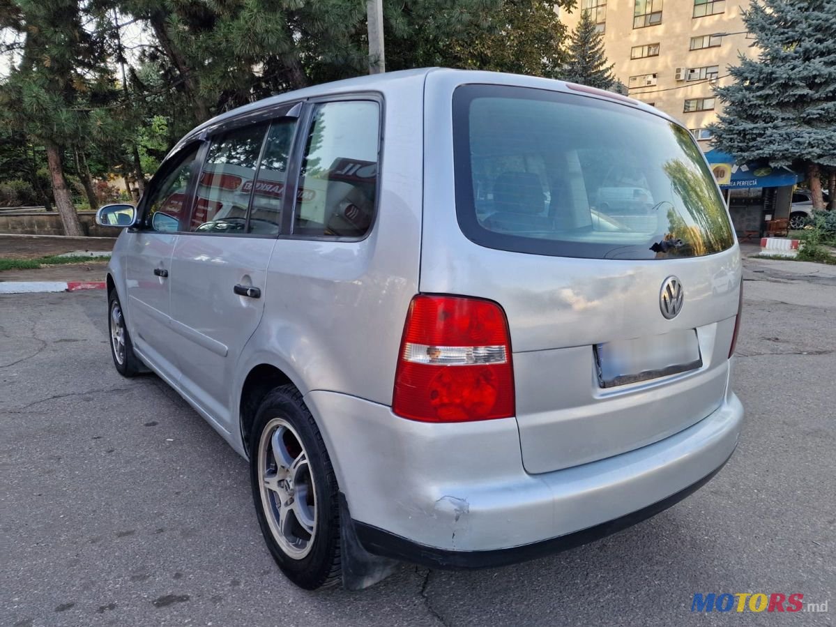 2005' Volkswagen Touran photo #4