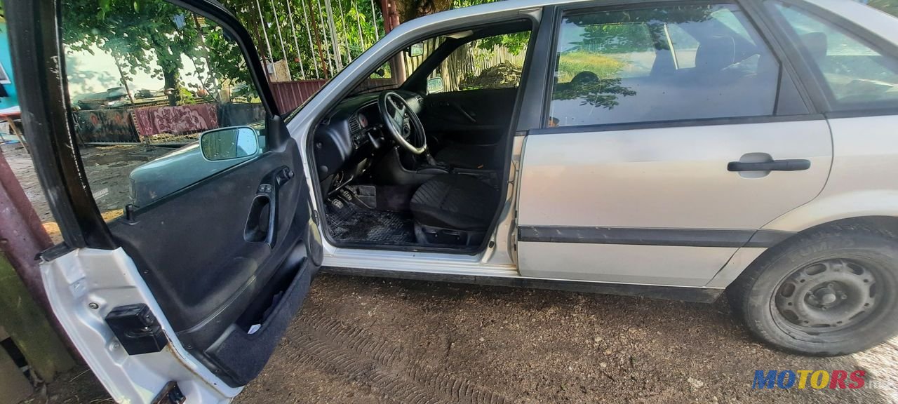 1996' Volkswagen Passat photo #2