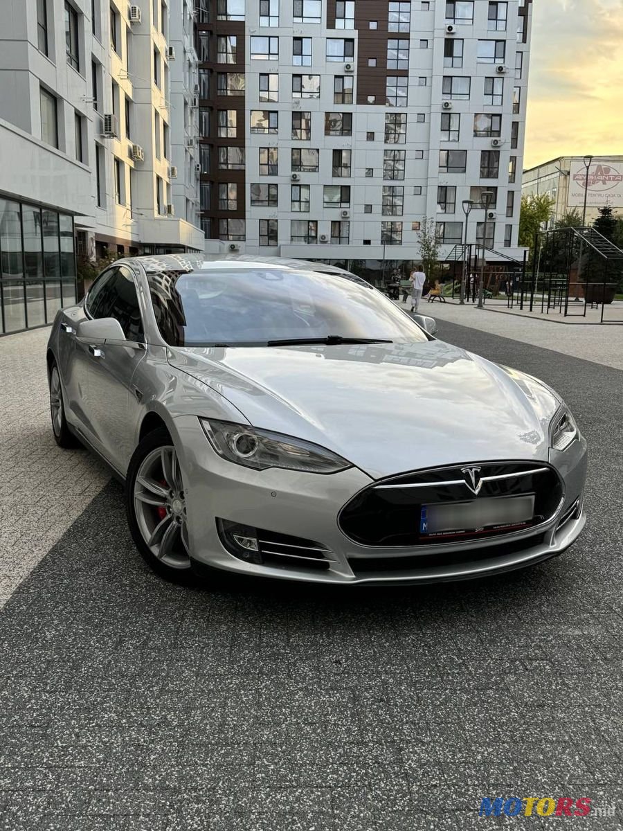 2015' Tesla Model S photo #2