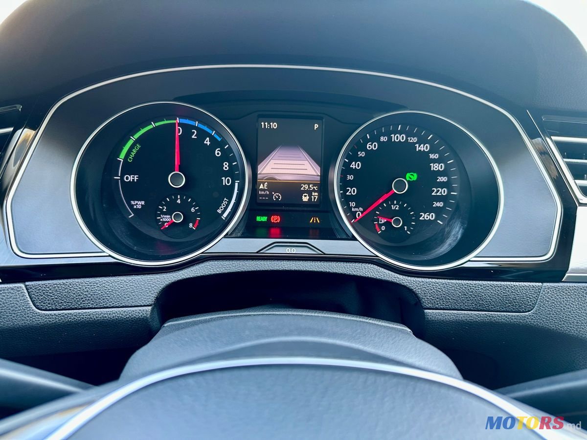 2015' Volkswagen Passat photo #6