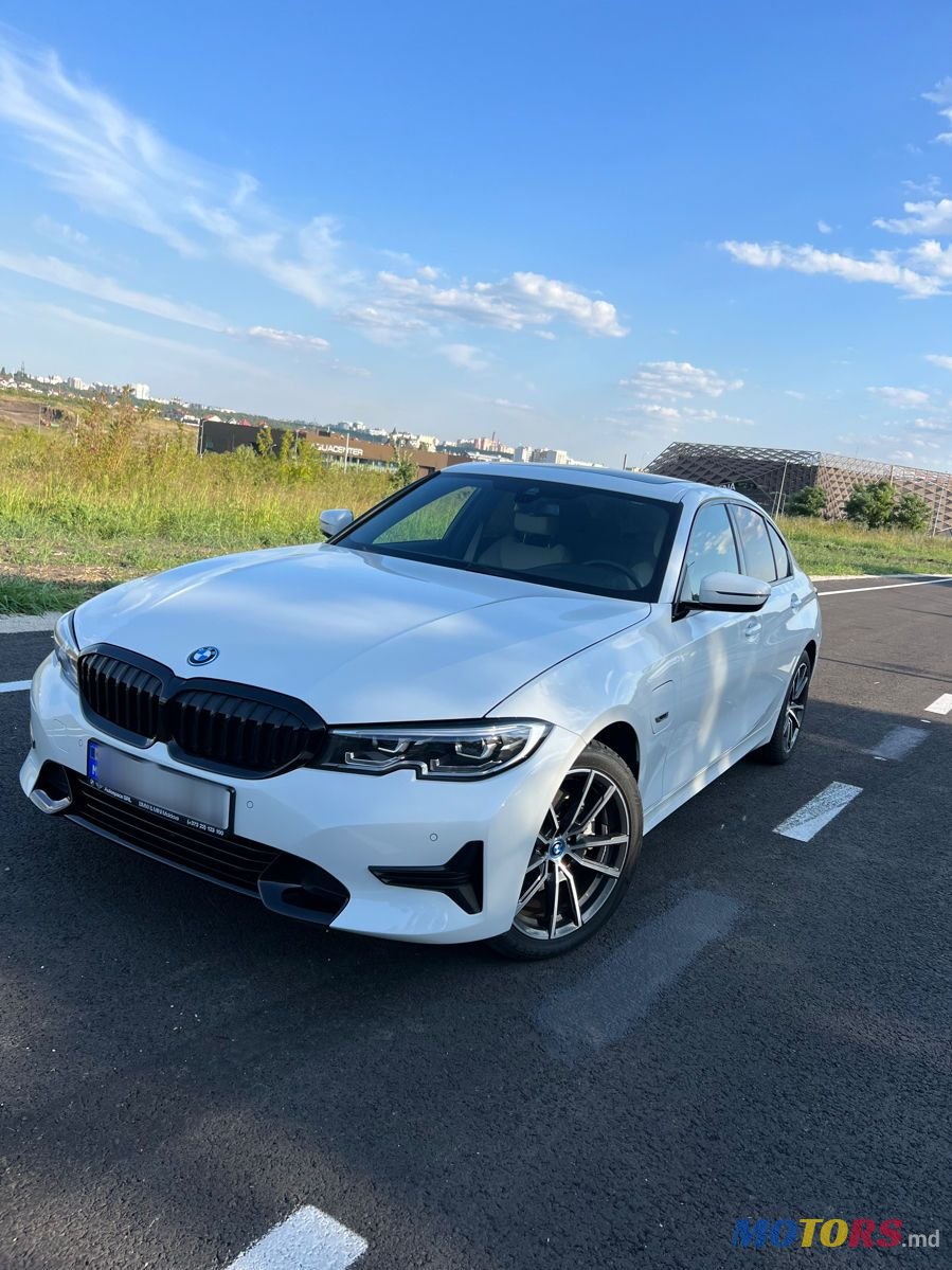 2022' BMW 3 Series photo #2