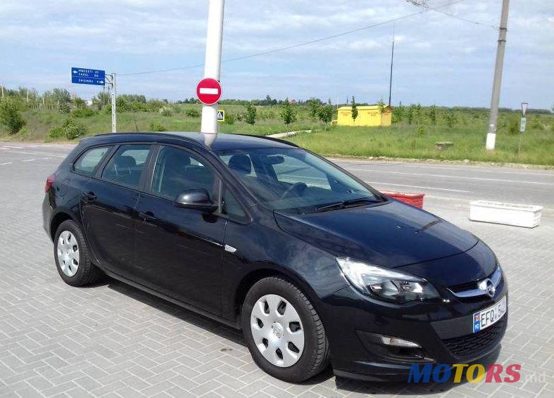 2013' Opel Astra photo #2