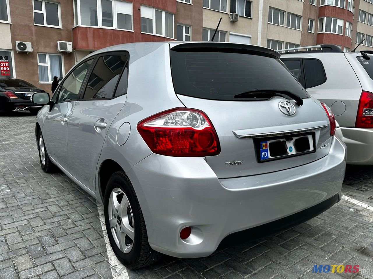 2012' Toyota Auris photo #3