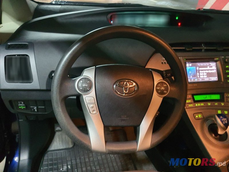 2012' Toyota Prius photo #2