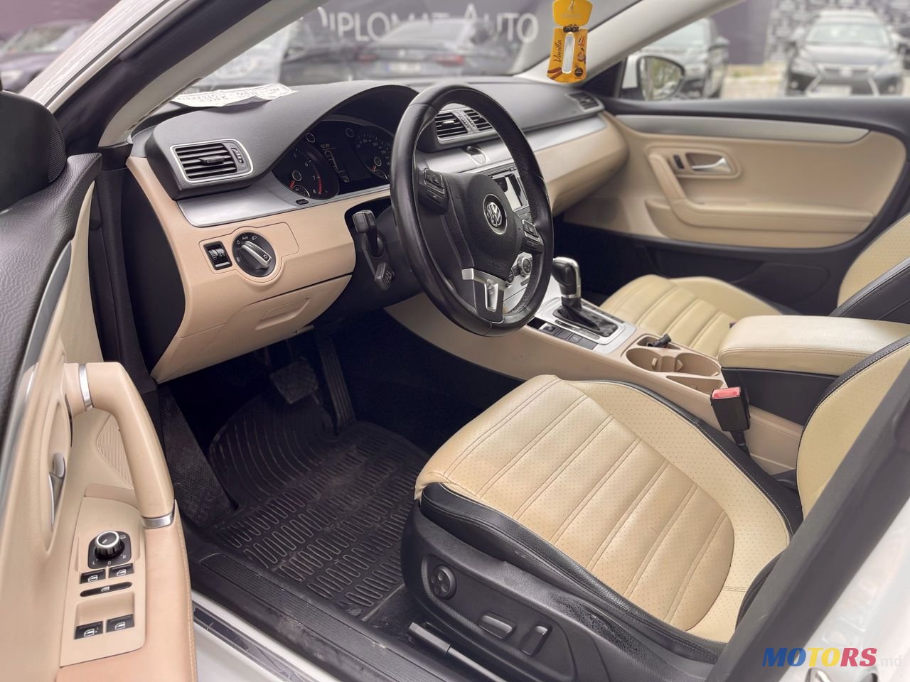 2013' Volkswagen Passat photo #3