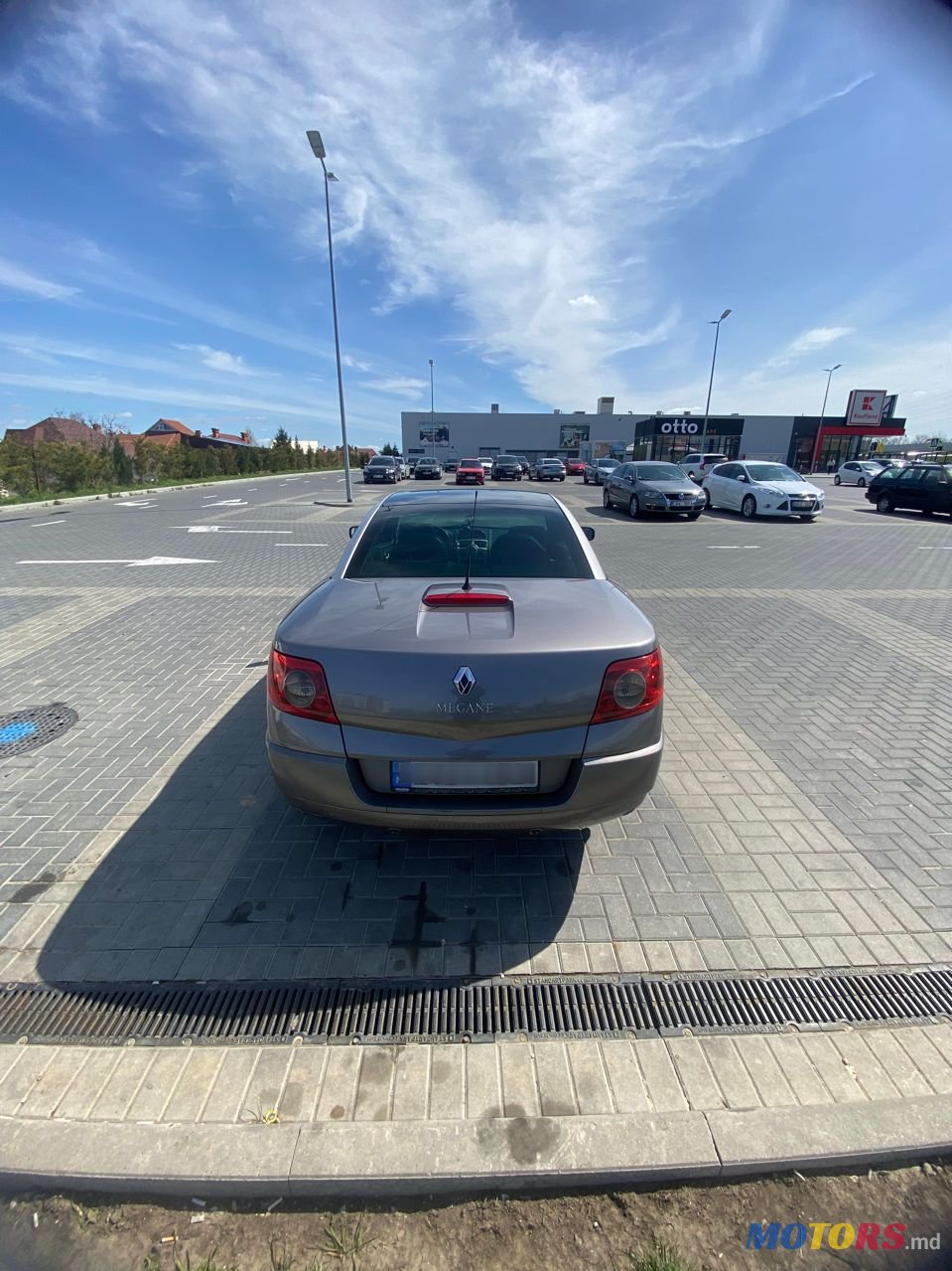 2008' Renault Megane photo #6
